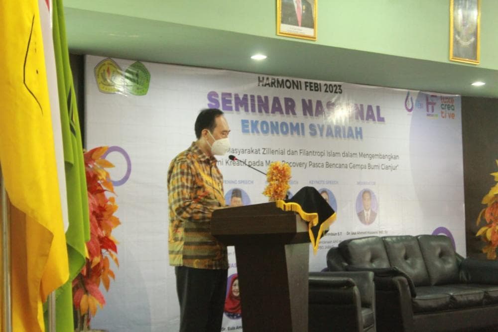 Rektor Buka Seminar Nasional Filantropi Islam Generasi Zillenial FEBI UNSUR 